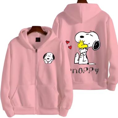 Hoodies Personalizados de Snoopy¡La ternura también se lleva puesta!  Dale un toque divertido y especial a tu estilo con hoodies inspirados en Snoopy,Compra con EDMA Genera tu orden de compra desde nuestra página web y paga contra entrega en Bogotá, según las condiciones acordadas. EDMA Distribuidora